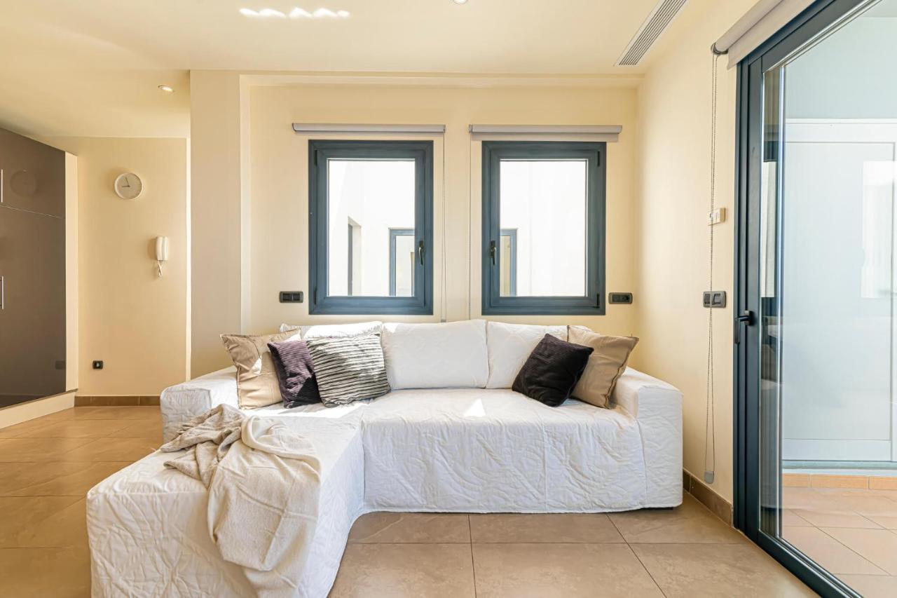 Luxury Holidays Suites, Playa De Los Cristianos لوس كريستيانوس المظهر الخارجي الصورة