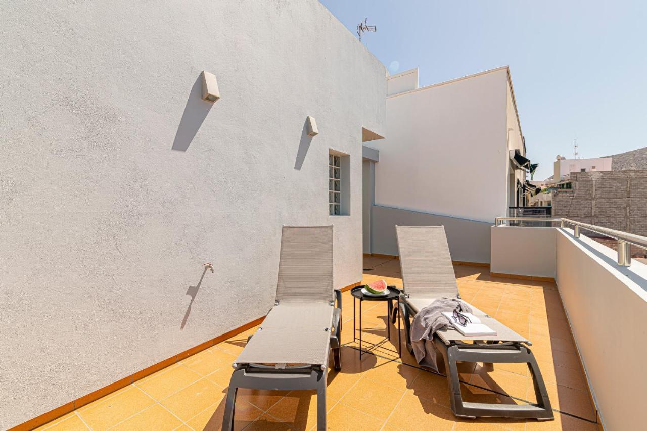 Luxury Holidays Suites, Playa De Los Cristianos لوس كريستيانوس المظهر الخارجي الصورة