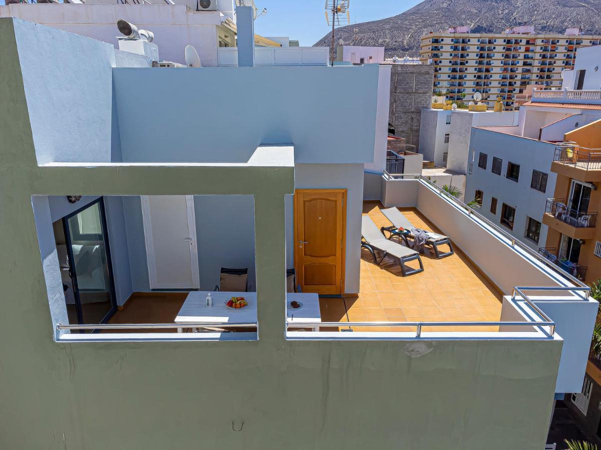 Luxury Holidays Suites, Playa De Los Cristianos لوس كريستيانوس المظهر الخارجي الصورة