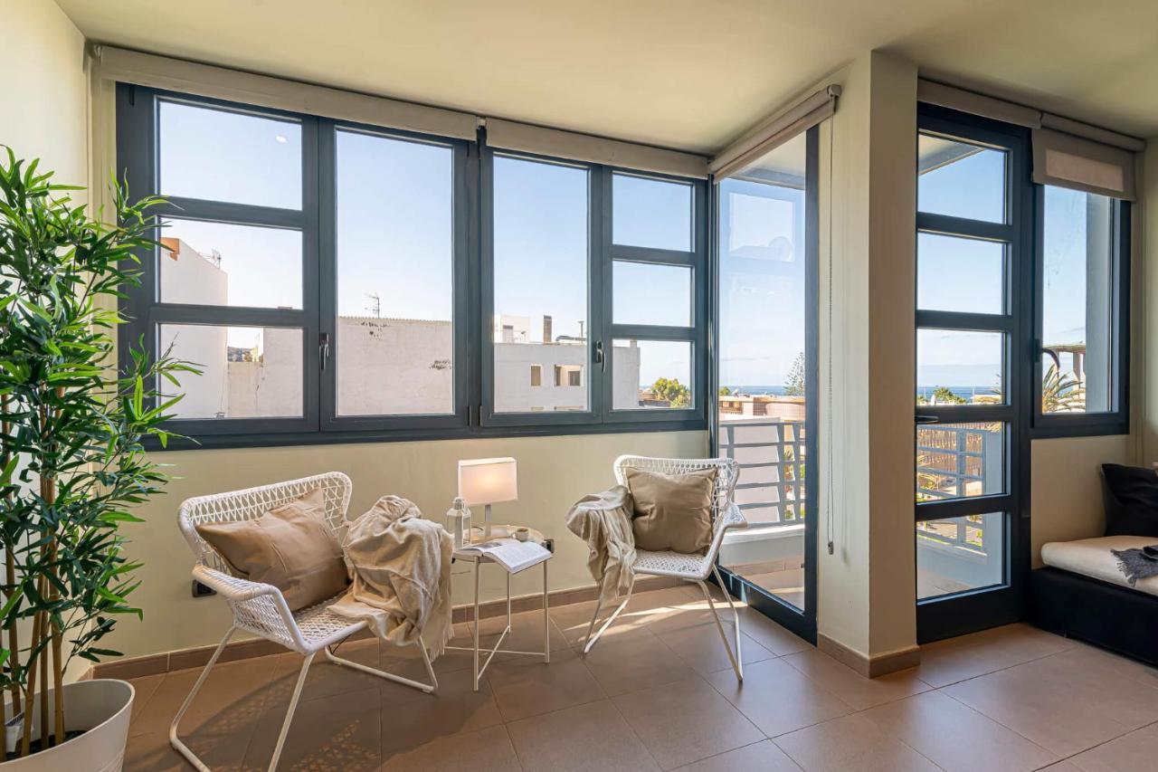 Luxury Holidays Suites, Playa De Los Cristianos لوس كريستيانوس المظهر الخارجي الصورة