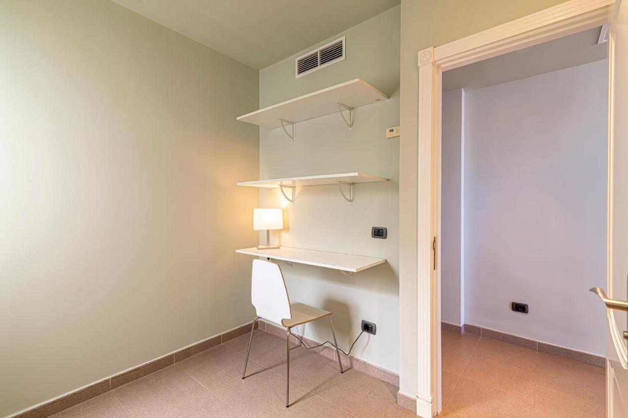 Luxury Holidays Suites, Playa De Los Cristianos لوس كريستيانوس المظهر الخارجي الصورة