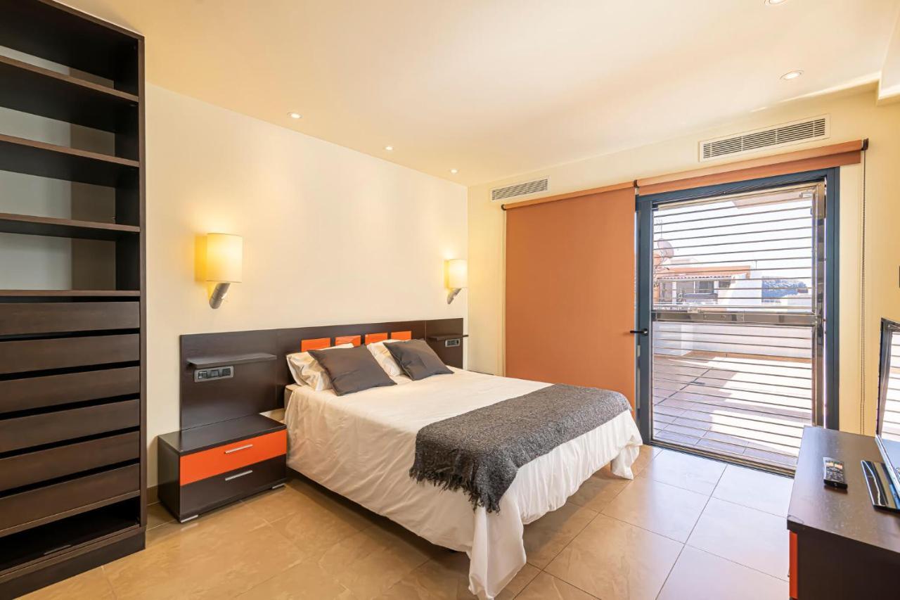 Luxury Holidays Suites, Playa De Los Cristianos لوس كريستيانوس المظهر الخارجي الصورة