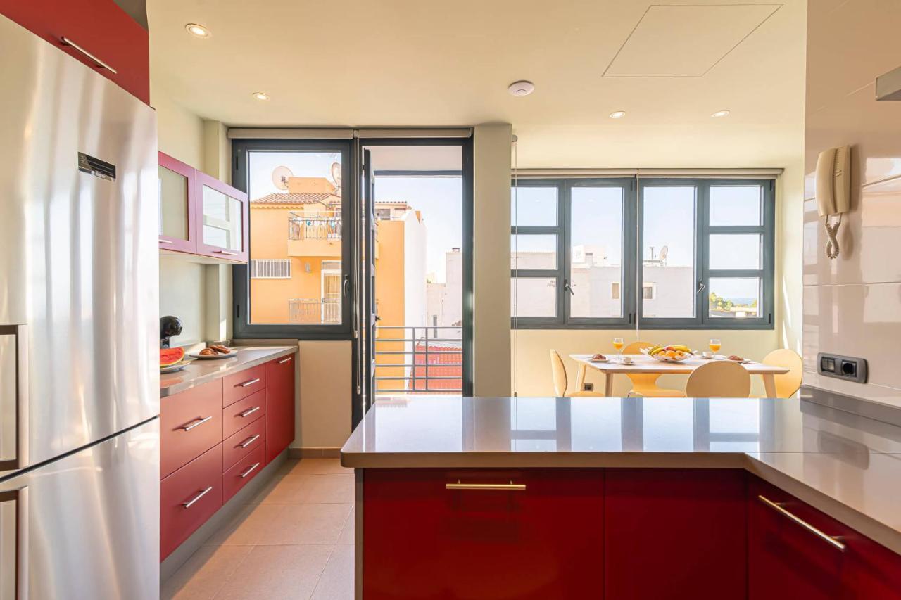 Luxury Holidays Suites, Playa De Los Cristianos لوس كريستيانوس المظهر الخارجي الصورة
