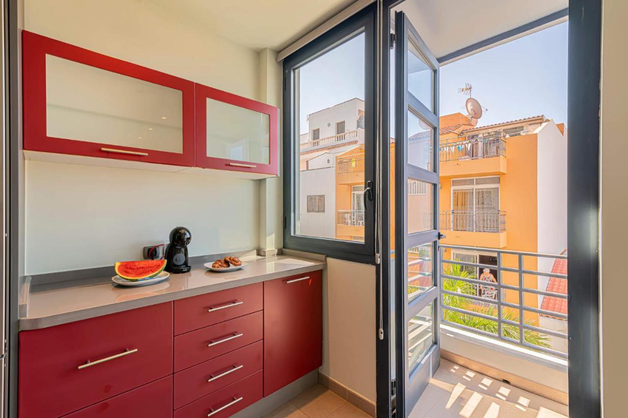 Luxury Holidays Suites, Playa De Los Cristianos لوس كريستيانوس المظهر الخارجي الصورة