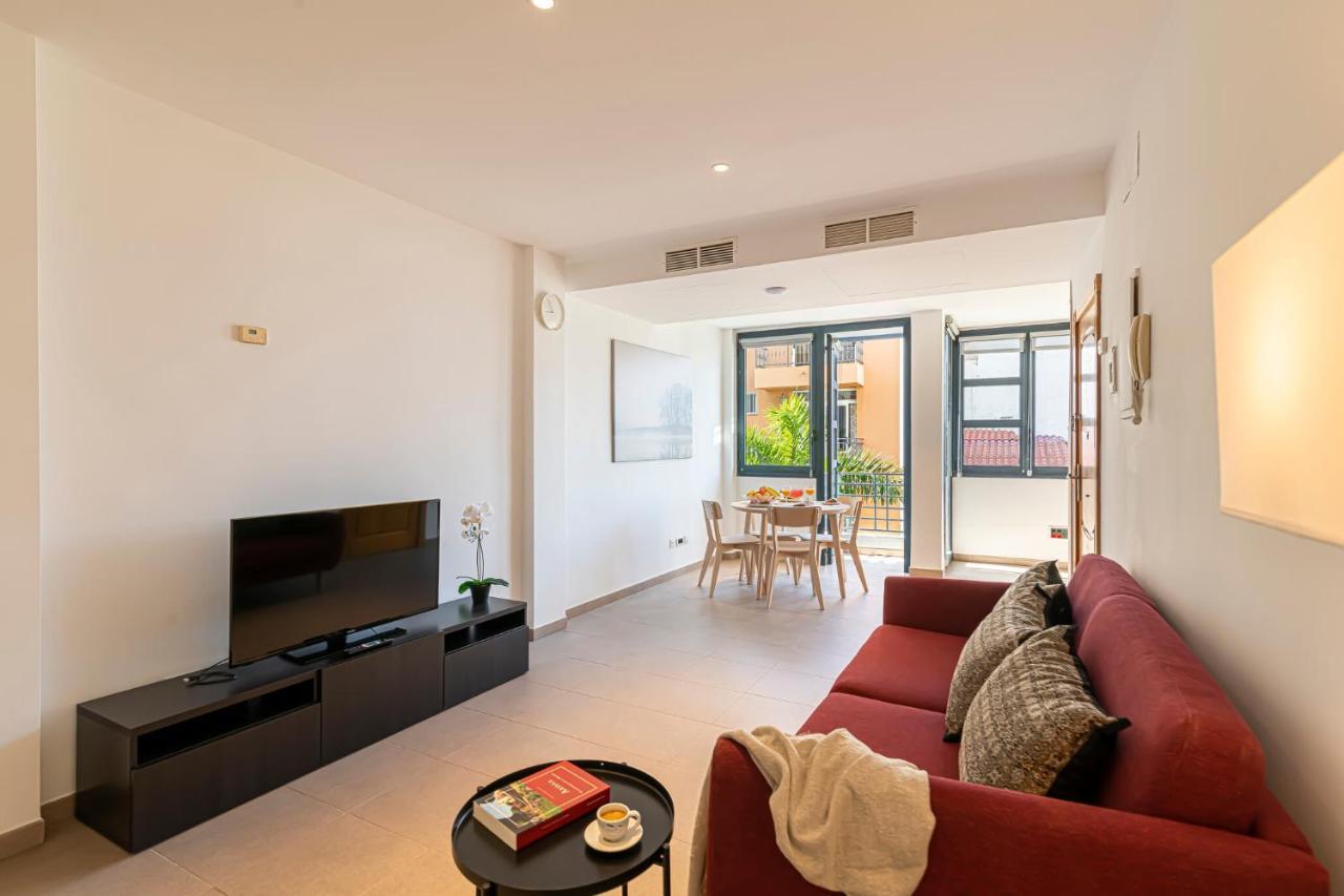 Luxury Holidays Suites, Playa De Los Cristianos لوس كريستيانوس المظهر الخارجي الصورة