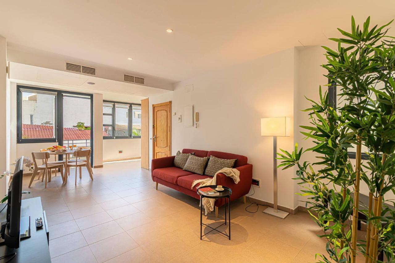 Luxury Holidays Suites, Playa De Los Cristianos لوس كريستيانوس المظهر الخارجي الصورة
