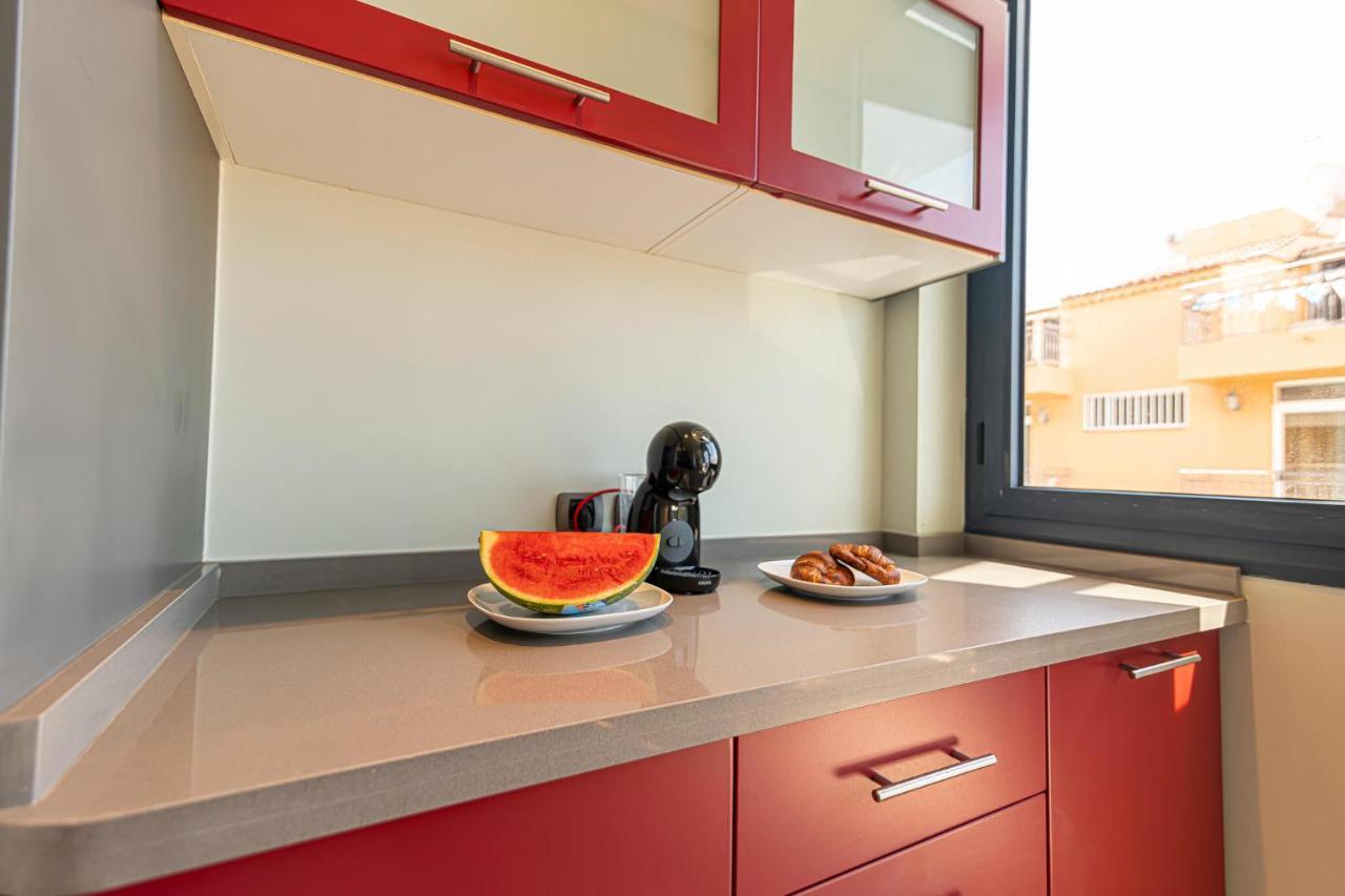 Luxury Holidays Suites, Playa De Los Cristianos لوس كريستيانوس المظهر الخارجي الصورة