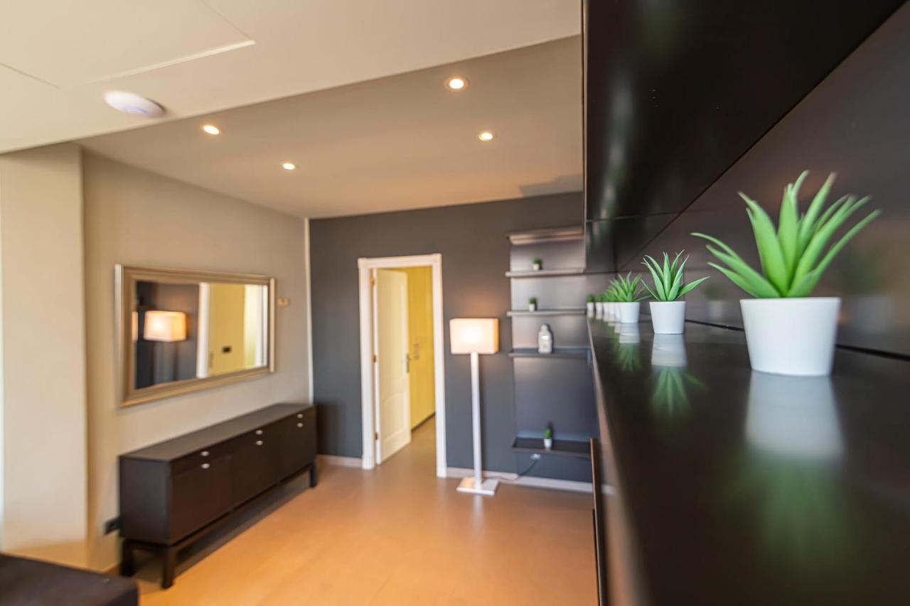 Luxury Holidays Suites, Playa De Los Cristianos لوس كريستيانوس المظهر الخارجي الصورة