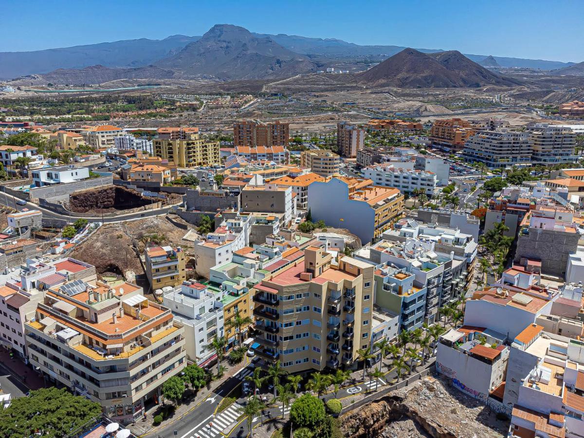 Luxury Holidays Suites, Playa De Los Cristianos لوس كريستيانوس المظهر الخارجي الصورة