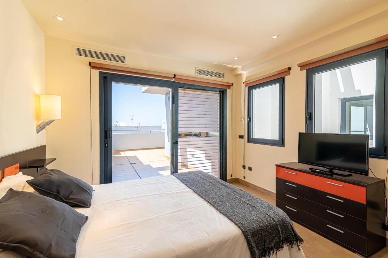 Luxury Holidays Suites, Playa De Los Cristianos لوس كريستيانوس المظهر الخارجي الصورة