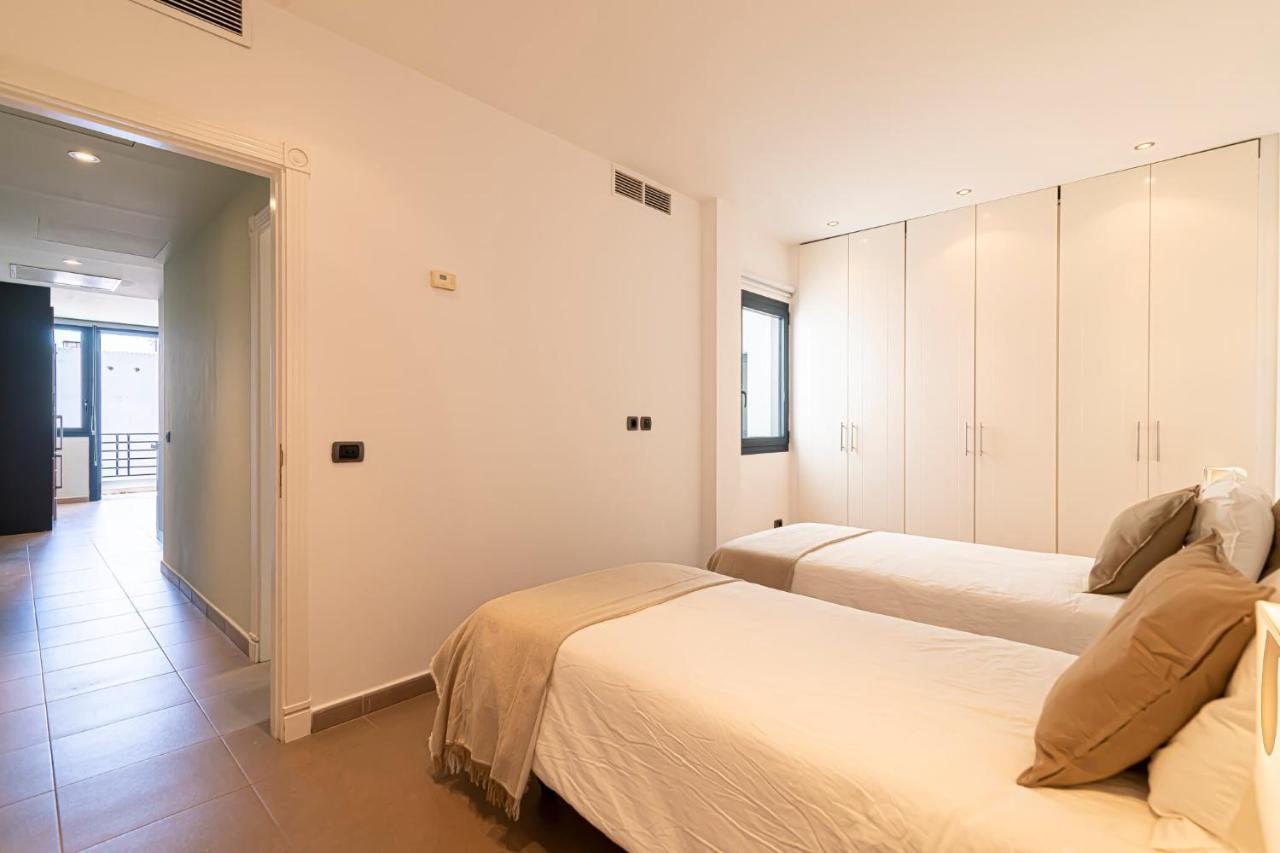 Luxury Holidays Suites, Playa De Los Cristianos لوس كريستيانوس المظهر الخارجي الصورة