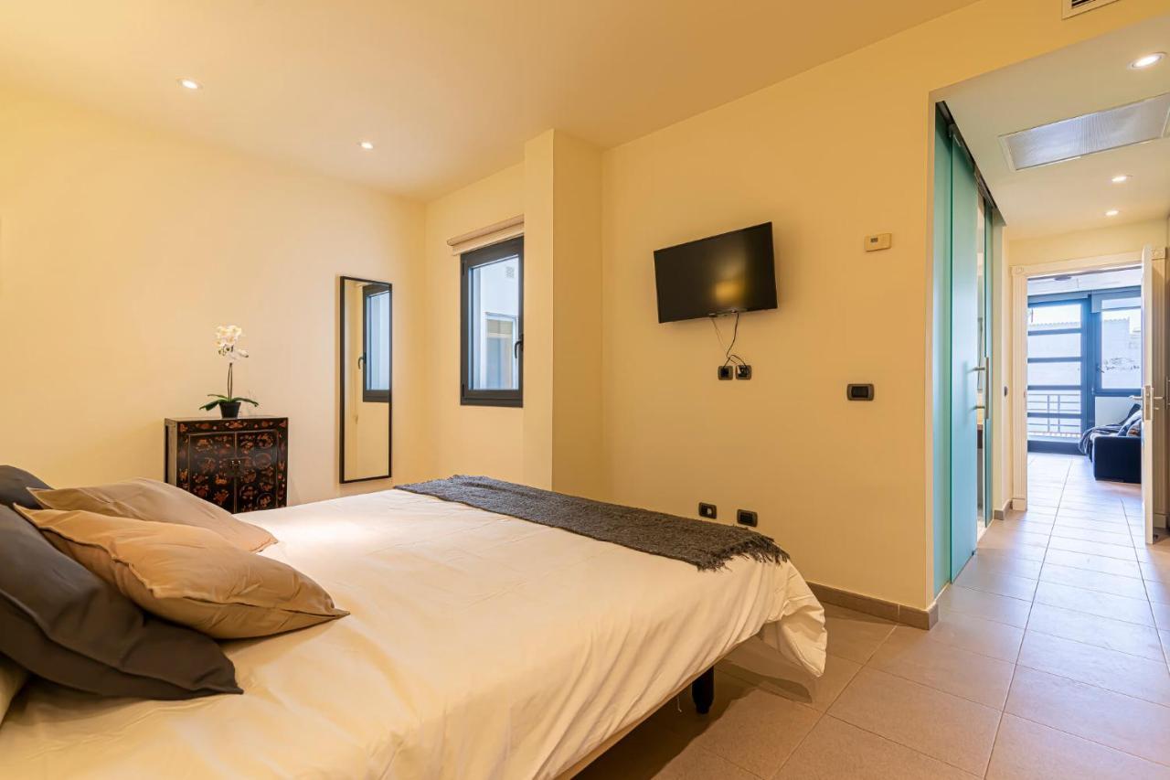Luxury Holidays Suites, Playa De Los Cristianos لوس كريستيانوس المظهر الخارجي الصورة