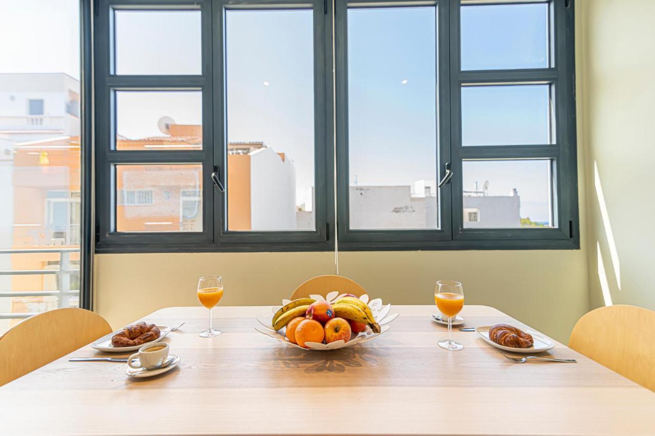 Luxury Holidays Suites, Playa De Los Cristianos لوس كريستيانوس المظهر الخارجي الصورة